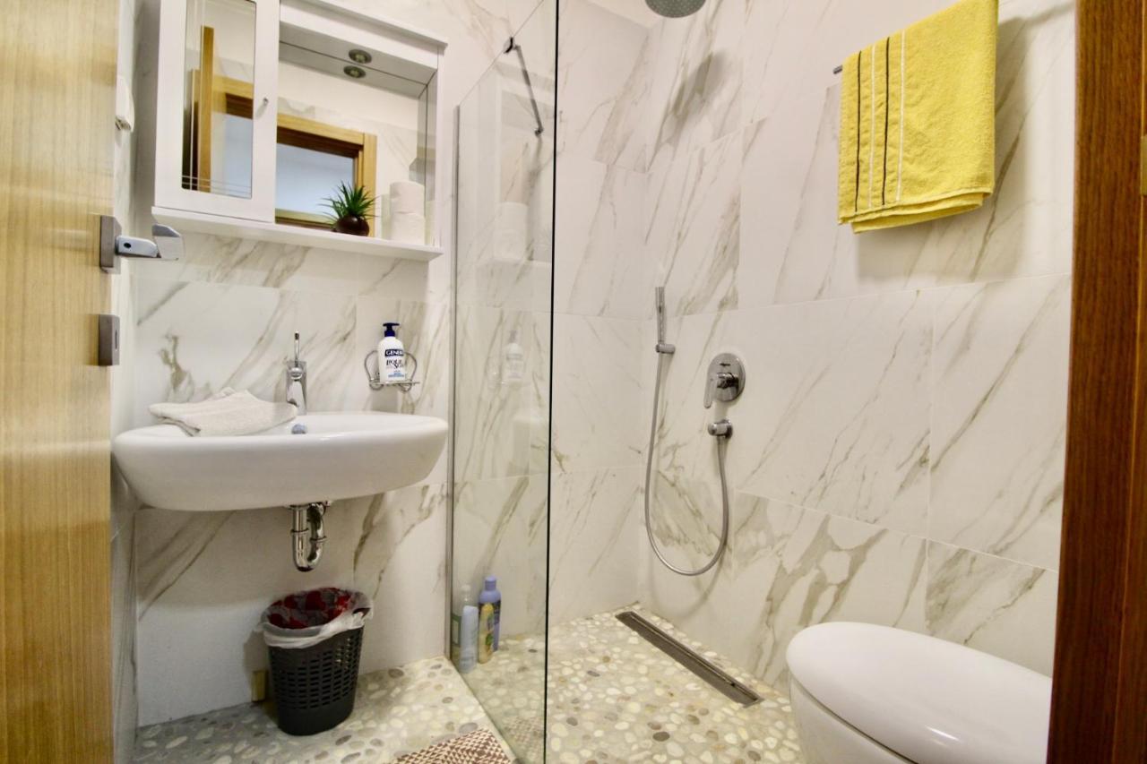 2Bd New Dobrota Apt With Bay Views Kotor Exterior foto
